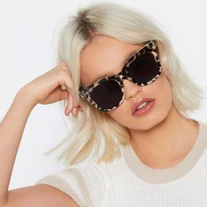 SOLD Oversized sunnies